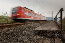 Red Train passing 이미지 (487019015) - 게티이미지뱅크 Red Train passing