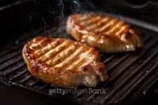 Steaks in a cast iron pan 이미지 (466490047) - 게티이미지뱅크 Steaks in a cast iron pan