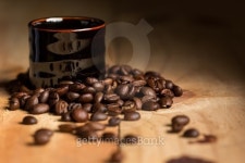 Espresso in black coffee cup with coffee beans 이미지 (491714478) - 게티이미지뱅크 Espresso in black coffee cup with coffee beans