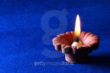 Clay diya lamps lit during diwali celebration. Greetings Card. 이미지 (492946648) - 게티이미지뱅크 Clay diya lamps lit... 