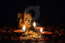 Clay diya lamps lit during diwali celebration. Greetings Card. 이미지 (493182742) - 게티이미지뱅크 Clay diya lamps lit... 