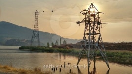 Power lines are silhouetted by the sun 이미지 (486839872) - 게티이미지뱅크 Power lines are silhouetted by the sun