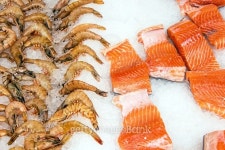 Salmon and shrimps at a market 이미지 (501510986) - 게티이미지뱅크 Salmon and shrimps at a market