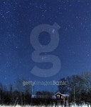Starry sky over a country house 이미지 (532219845) - 게티이미지뱅크 Starry sky over a country house