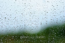 Water drops on glass. 이미지 (474460188) - 게티이미지뱅크 Water drops on glass.