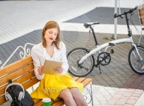 Young woman with tablet pc in the park 이미지 (502584074) - 게티이미지뱅크 Young woman with tablet pc in the park