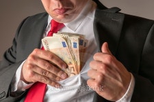 Businessman putting money in pocket 이미지 (473883308) - 게티이미지뱅크 Businessman putting money in pocket