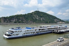 Tourist boat at Budapest city, Hungary 이미지 (479536564) - 게티이미지뱅크 Tourist boat at Budapest city, Hungary