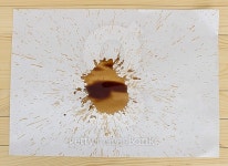 Coffee dropped on paper 이미지 (486230470) - 게티이미지뱅크 Coffee dropped on paper