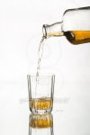 Single malt Scotch / whiskey pouring into glass. 이미지 (483285646) - 게티이미지뱅크 Single malt Scotch / whiskey... 