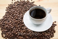 black roasted arabica coffee beans and cup full of coffee 이미지 (479483686) - 게티이미지뱅크 black roasted arabica coffee... 