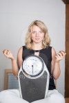 Cheerful girl in fitness outfit holding scale and green apple 이미지 (491381510) - 게티이미지뱅크 Cheerful girl in fitness... 