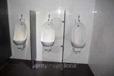 Detail with three white urinals in a public mens toilet 이미지 (487970424) - 게티이미지뱅크 Detail with three white urinals... 