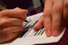 Signing Paperwork 이미지 (471944514) - 게티이미지뱅크 Signing Paperwork