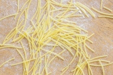 Pasta vermicelli on the table is scattered with flour 이미지... 게티이미지뱅크 Pasta vermicelli on the table is scattered... 
