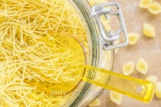Pasta vermicelli in a container with a shovel 이미지 (485815116) - 게티이미지뱅크 Pasta vermicelli in a container with a shovel