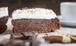 Chocolate Cake with Cream 이미지 (468497330) - 게티이미지뱅크 Chocolate Cake with Cream