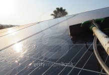 Washing solar panel 이미지 (483702132) - 게티이미지뱅크 Washing solar panel