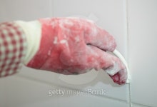 Grouting ceramic tiles 이미지 (471098184) - 게티이미지뱅크 Grouting ceramic tiles