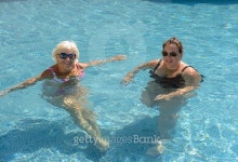Women are doing spa exercises in water of swimming pool. 이미지 (475849988) - 게티이미지뱅크 Women are doing spa exercises in... 