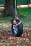 한국타이어용진밧줄 | cute boy playing on tyre on a rope in garden 이미지 (467378600) - 게티이미지뱅크 cute boy playing on tyre on a rope in garden