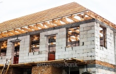 Unfinished house with timber roof truss 이미지 (471158242) - 게티이미지뱅크 Unfinished house with timber roof truss