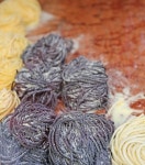 yellow noodles for sale in Italian shop 이미지 (483112140) - 게티이미지뱅크 yellow noodles for sale in Italian shop