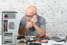 technician repairing a computer 이미지 (476302204) - 게티이미지뱅크 technician repairing a computer