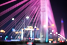 blurred bridge traffic 이미지 (472328482) - 게티이미지뱅크 blurred bridge traffic