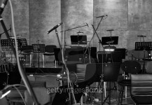 microphone on the stage and empty hall during the rehearsal 이미지 (501065474) - 게티이미지뱅크 microphone on the stage and... 