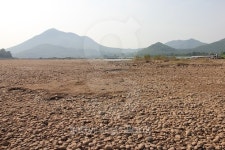 Gravel bed of the river bed with mountain 이미지 (483399662) - 게티이미지뱅크 Gravel bed of the river bed with mountain