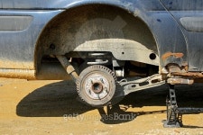 Car Lifted On Jack to Change Tire 이미지 (476295370) - 게티이미지뱅크 Car Lifted On Jack to Change Tire