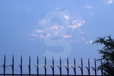 The strong iron fence with sky as background 이미지 (475068736) - 게티이미지뱅크 The strong iron fence with sky as background