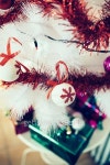 Close up on tree decoration white ball with red snowflakes 이미지 (499392414) - 게티이미지뱅크 Close up on tree decoration... 