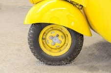 Vintage Yellow Car Wheel; Classic Vehicles 이미지 (499226320) - 게티이미지뱅크 Vintage Yellow Car Wheel; Classic Vehicles