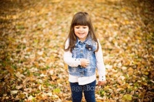 Little girl in park 이미지 (497940814) - 게티이미지뱅크 Little girl in park
