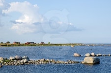 Red cabins at rocky coast 이미지 (476622626) - 게티이미지뱅크 Red cabins at rocky coast