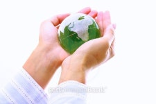 Hands holding a green earth, isolated on white background 이미지 (501063450) - 게티이미지뱅크 Hands holding a green earth... 