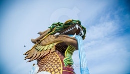 Dragon statue on sky background 이미지 (498657824) - 게티이미지뱅크 Dragon statue on sky background
