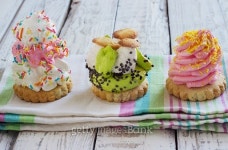 cake with white cream air 이미지 (470669622) - 게티이미지뱅크 cake with white cream air