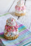 cake with white cream air 이미지 (470559814) - 게티이미지뱅크 cake with white cream air