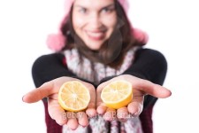 Lemon Slices on Girls Hands 이미지 (492728080) - 게티이미지뱅크 Lemon Slices on Girls Hands