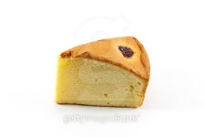 Butter Cake on white background 이미지 (484357110) - 게티이미지뱅크 Butter Cake on white background