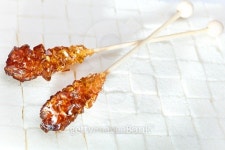 candy brown sugar on a stick lies  white 이미지 (480877790) - 게티이미지뱅크 candy brown sugar on a stick lies  white