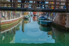 Wooden bridge in Burano island 이미지 (478425614) - 게티이미지뱅크 Wooden bridge in Burano island