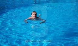 man swim in the pool 이미지 (474291402) - 게티이미지뱅크 man swim in the pool