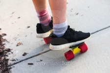 Young Person Skateboarding 이미지 (470027718) - 게티이미지뱅크 Young Person Skateboarding