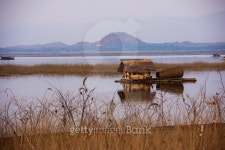 house floating on the lake 이미지 (531758161) - 게티이미지뱅크 house floating on the lake