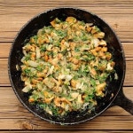 Fried chanterelle mushrooms with greens in black cast iron pan 이미지 (480615652) - 게티이미지뱅크 Fried chanterelle... 