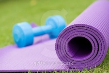 yoga mat and dumbbell 이미지 (491766494) - 게티이미지뱅크 yoga mat and dumbbell